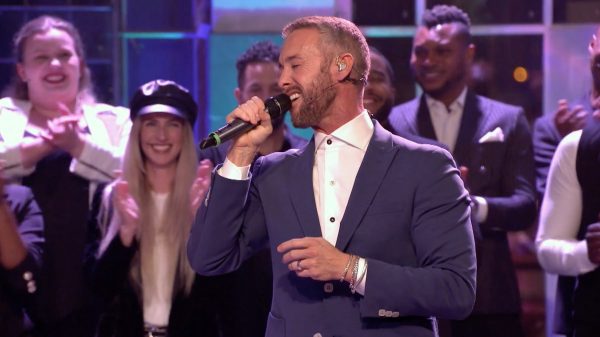 Charly Luske zingt liefdeslied voor Tanja Jess: 'Ik heb toch wel een hele toffe chick'