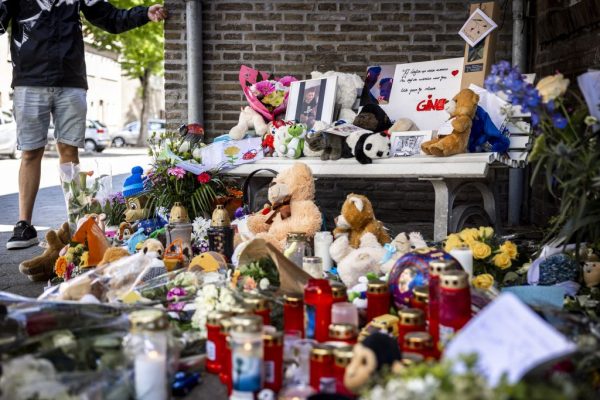 Bloemenzee als eerbetoon voor gedode Gino