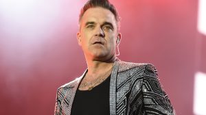 Thumbnail voor Dit is Robbie Williams' nieuwe versie van 'Angels' (mét het Metropole Orkest)