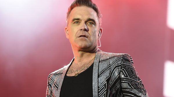 Dit is Robbie Williams' nieuwe versie van 'Angels'