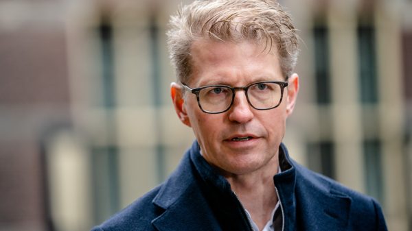 Ex-minister Sander Dekker zwaargewond na val van racefiets, vrouw vast voor poging doodslag