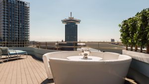 Thumbnail voor Wat je 'krijgt' voor 3,5 miljoen? Dit Amsterdamse penthouse, plus alle meubels