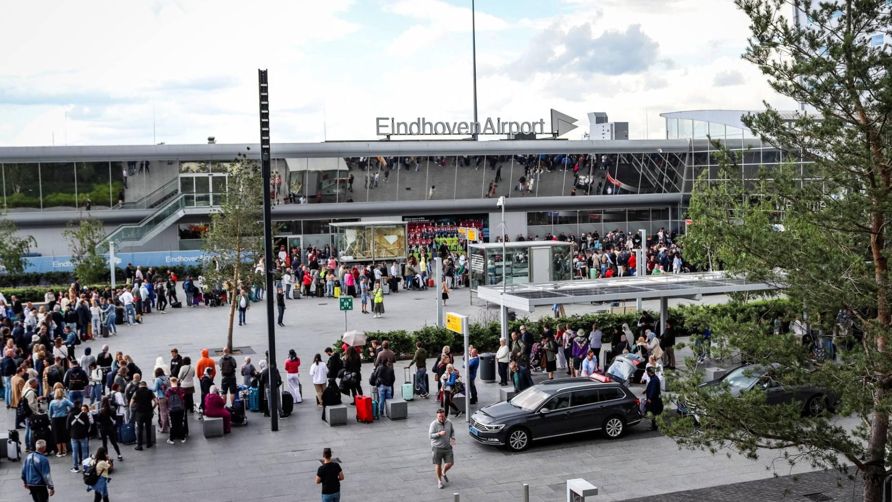 Vluchten geschrapt op Eindhoven Airport na mogelijke wapenvondst