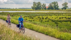 Thumbnail voor Te druk op Nederlandse fietspaden: 'Zien steeds meer ongelukken gebeuren'