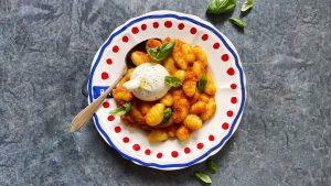 Thumbnail voor Gnocchi met tomatensaus, burratini en basilicum