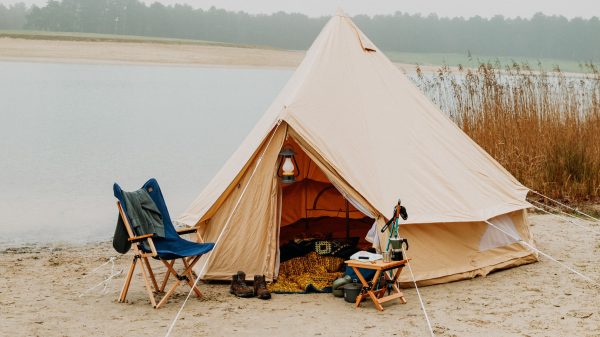 Kamperen kun leren: tips je campingplek nóg romantischer maken - LINDA.nl