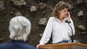 Thumbnail voor Kamerlid Sophie Hermans geëmotioneerd over 'tassendrager'-opmerking van Geert Wilders