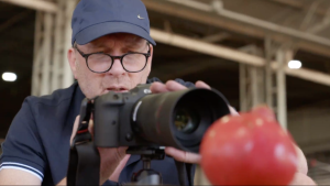 Thumbnail voor Is het een anus, of een vrucht? Jochem van Gelder maakt opmerkelijke foto in 'Het Perfecte Plaatje'