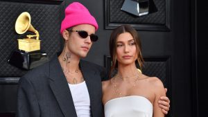 Thumbnail voor Hailey Bieber over gezondheid Justin Bieber: 'Enge en ongewone situatie'