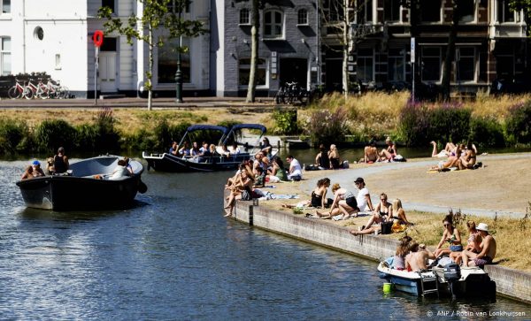waarschuwing-voor-zonnesteek-door-hoge-zonkracht-en-warmte