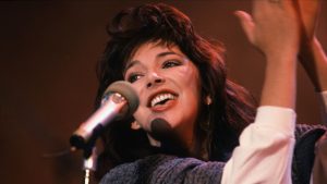 Thumbnail voor Kate Bush verbreekt meerdere records met nummer 1-hit in UK