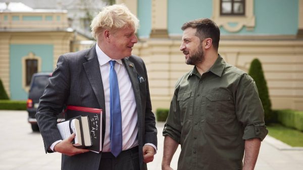 Boris Johnson: 'Oekraïne moet Songfestival gewoon organiseren'