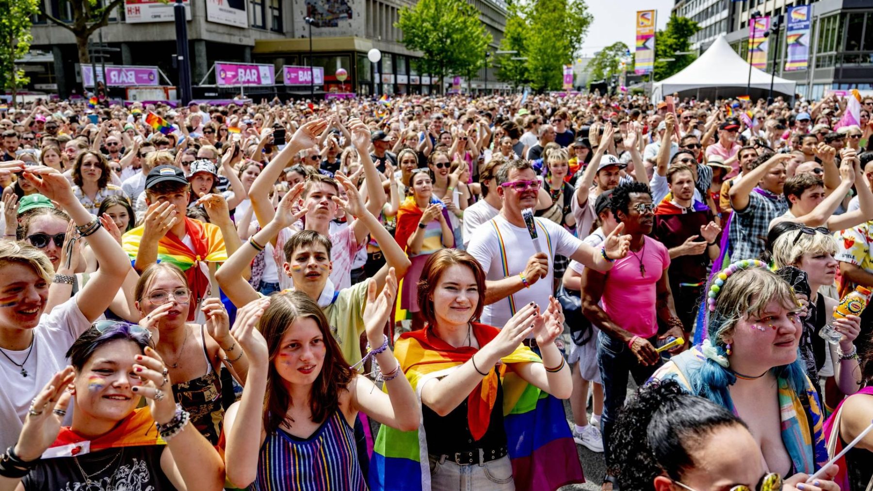 Pride March Rotterdam trekt duizenden deelnemers