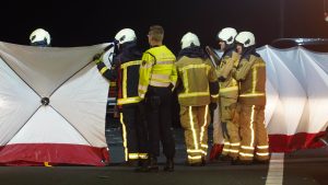 Thumbnail voor Twee doden en vijf gewonden bij frontale botsing op A28 door spookrijder