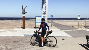 Thumbnail voor Nicole fietste 4.100 kilometer langs alle provinciegrenzen: 'Magisch, maar ik heb ook gejankt'