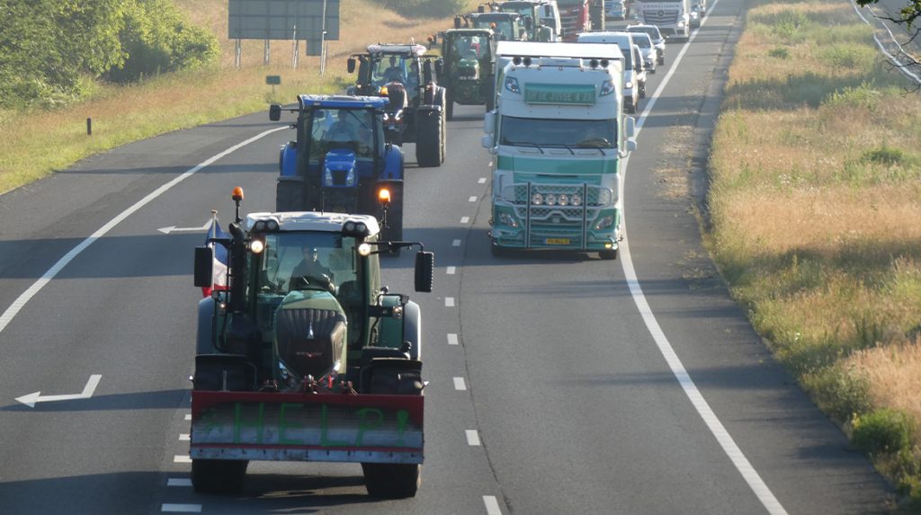 File door boerenprotest: A12 bij Den Haag uit voorzorg afgesloten