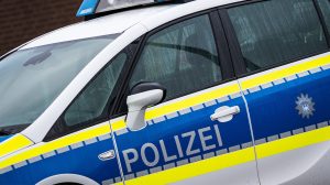 Thumbnail voor Aanslag op geparkeerde politiebusjes in München kort voor topconferentie G7