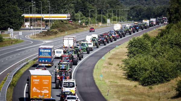 Rijkswaterstaat: A1 tot in de avond dicht in beide richtingen