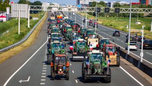 Thumbnail voor Meerdere gewonden door aanrijding tractor met vrachtwagen op A12