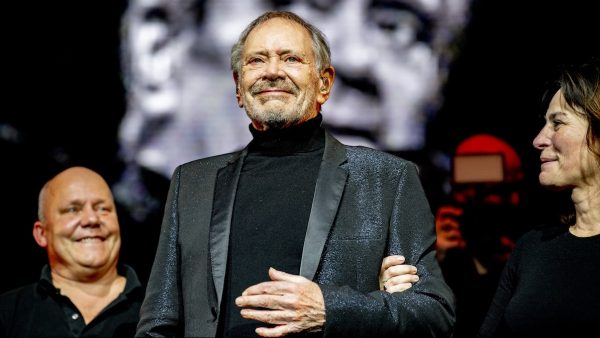 Rob de Nijs houdt het niet droog tijdens zijn afscheidsconcert