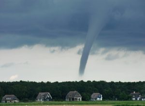 Thumbnail voor Eén dode en meerdere gewonden door windhoos Zierikzee