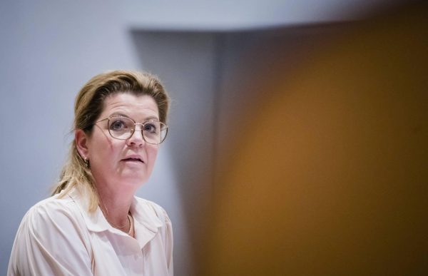 Boeren protesteren weer bij woonhuis minister Van der Wal