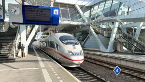 Thumbnail voor De trein als alternatief voor chaos op Schiphol of vliegschaamte? Dat valt tegen