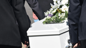Thumbnail voor We weten te weinig over begrafeniskosten, deze uitvaartverzorger weet daar wel wat op