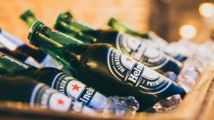 Thumbnail voor Heineken waarschuwt voor stukjes glas in bierflesjes