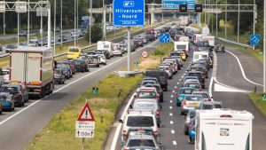 Thumbnail voor ANWB waarschuwt voor permanent verkeersinfarct: 'Vaker bumper aan bumper rijden'