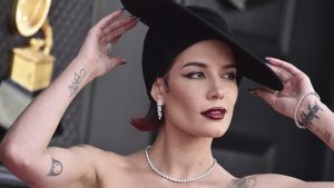 Thumbnail voor Zangeres Halsey over abortus die haar leven redde: 'Iedereen heeft het recht zelf te kiezen'