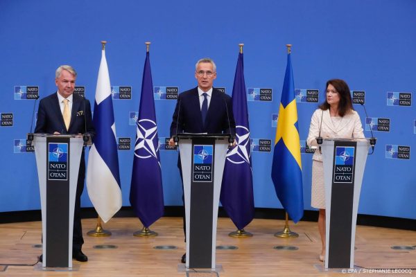 NAVO-landen tekenen officieel voor toetreding Zweden en Finland