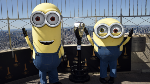 Thumbnail voor TikTok-rage: Britse jongeren verkleed in rokkostuum 'terroriseren' Minions-film