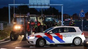 Thumbnail voor Politie schiet gericht bij protest Heerenveen, drie aanhoudingen