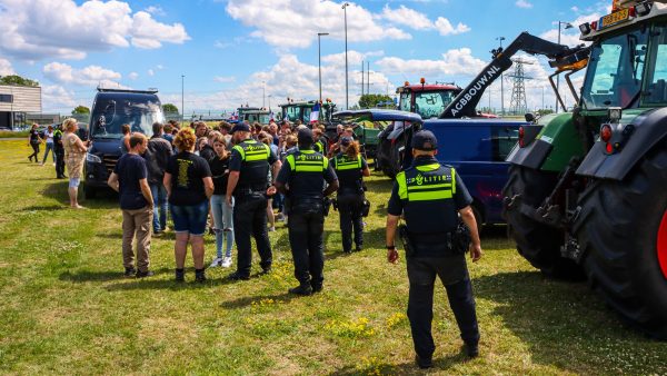 Alle opgepakte demonstranten na distributiecentra blokkade weer vrij