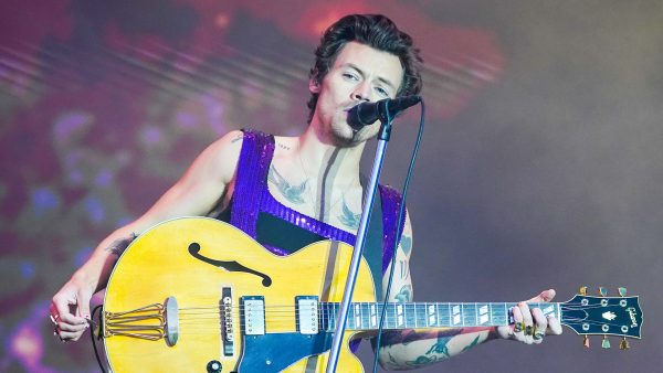 Hoor je gegil in de verte? Dat kan kloppen, Harry Styles is in het land