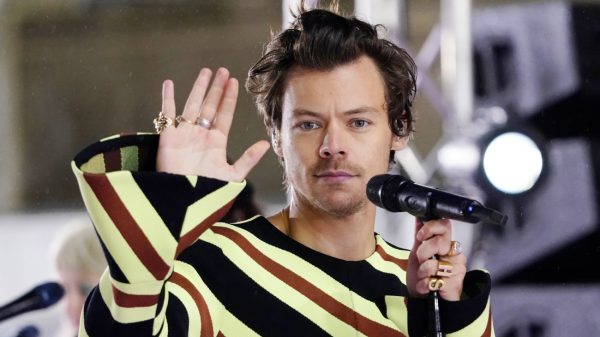 Harry Styles helpt fan uit de kast komen bij optreden Ziggo Dome