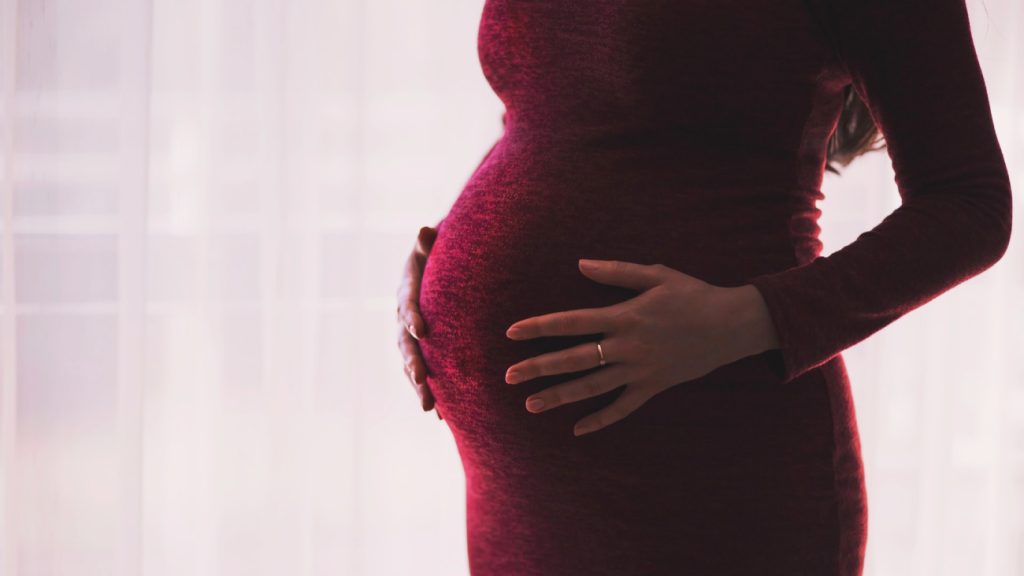 Zwangere vrouw uit Texas vecht boete aan: 'Baby telt als passagier'