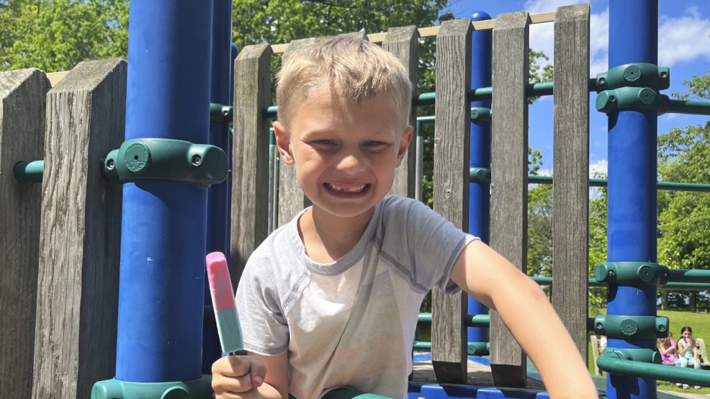 Cooper (8) raakte verlamd door aanslag 4 juli-parade, vrienden zamelen miljoen euro in