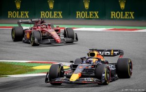 Thumbnail voor Max Verstappen tweede in GP Oostenrijk, concurrent Charles Leclerc wint