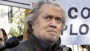 Thumbnail voor Trump-adviseur Steve Bannon wil toch getuigen over bestorming Capitool