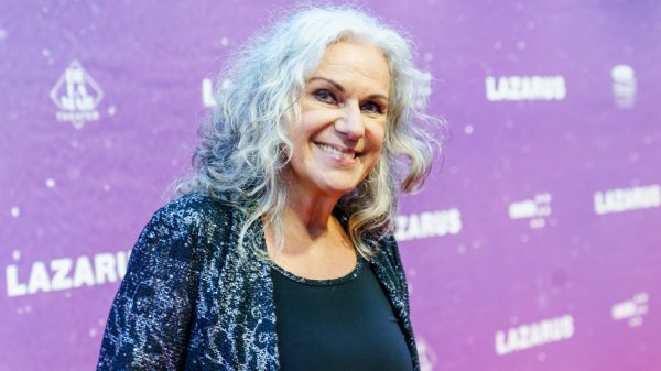 Cilly Dartell voelt zich beter op verjaardagsfeest: 'Ze zag er stralend uit'