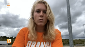 Thumbnail voor Onze eigen Robyn was getuige van wangedrag Nederlandse GP-fans in Oostenrijk: 'Jurk werd omhoog getrokken'