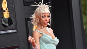 Thumbnail voor Doja Cat verliest duizenden Instagram-volgers na sneer naar 'Stranger Things'-acteur