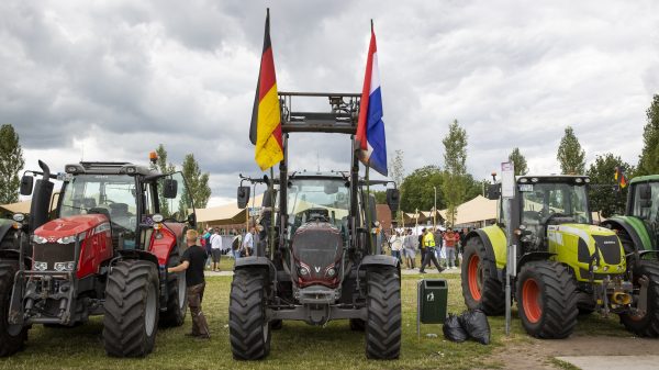 Honderdtal trekkers verzameld bij aanmeldcentrum Ter Apel