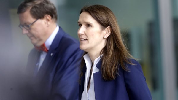 Belgische vicepremier Sophie Wilmès legt werk neer: 'Ziekte man zal moeilijke strijd zijn'