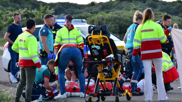 Ex-minister Sander Dekker brak maar liefst 15 (!) botten na val van racefiets, maar is weer thuis
