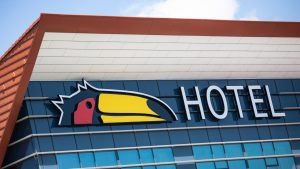 Thumbnail voor Van der Valk: steun Schipholhotel voor boeren 'ongelukkige actie'