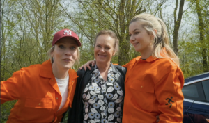 Thumbnail voor Mevrouw Stemband maakt een cameo in 'Het Jachtseizoen': 'De derde ronde!'