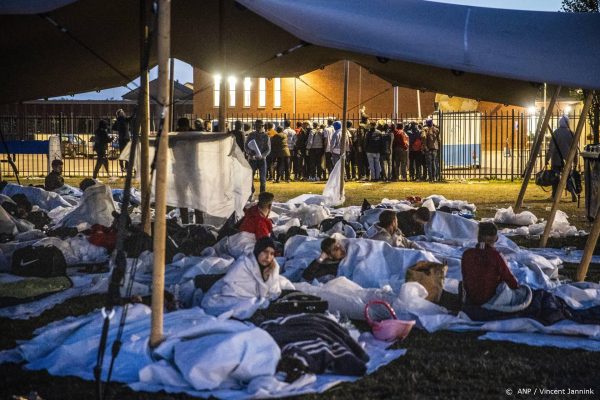 Ter Apel: tegen de 300 asielzoekers sliepen buiten, grootste aantal in tijden